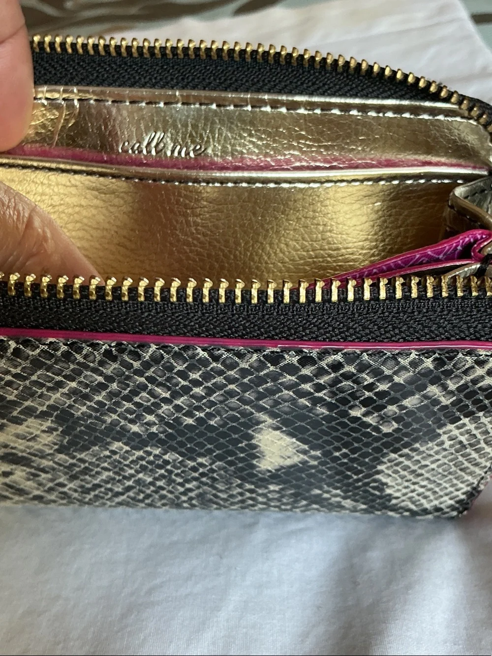 Stella & Dot Black and Cream Snake-Print Zip Wallet - Picture 7 of 9